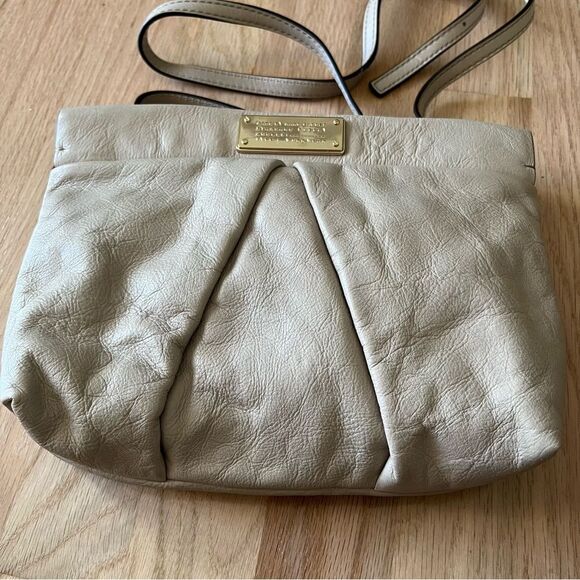 Marc Jacob small leather messenger side bag taupe color - Picture 2 of 6